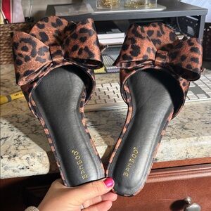 BAMBOO Women's Leopard Print Bow Sandel